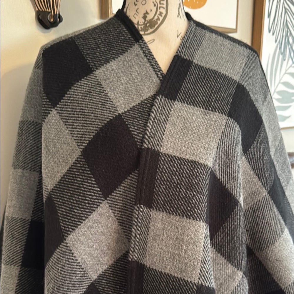 Abercrombie & Fitch Black and Gray Plaid Poncho